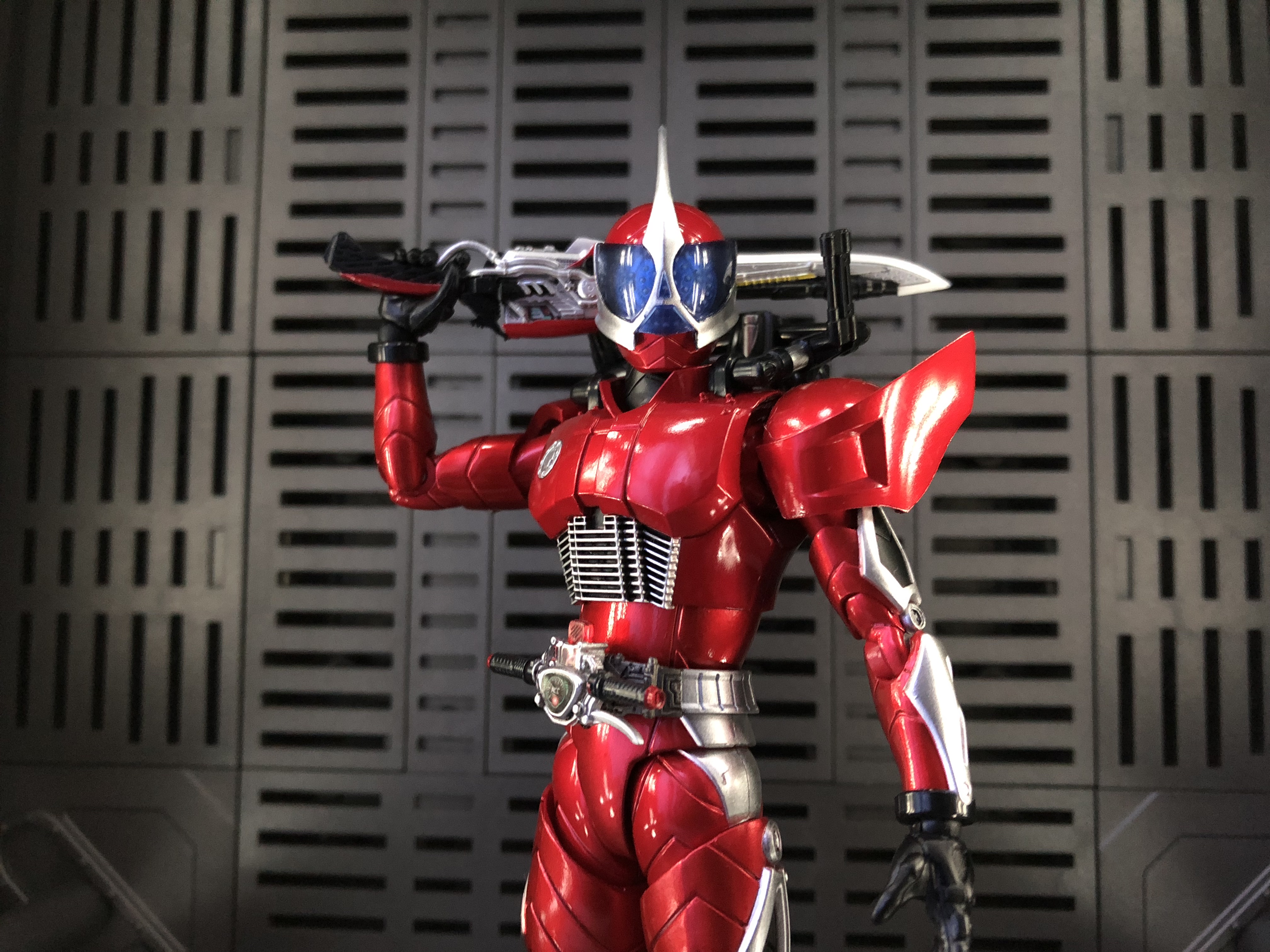 S H Figuarts 真骨彫製法 仮面ライダーアクセルレビュー さあ 振り切るぜ 机上大使の仮面ライダー道楽ブログ